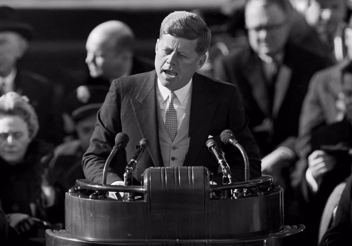 ¿Qué metáforas utilizó JFK en su discurso inaugural?