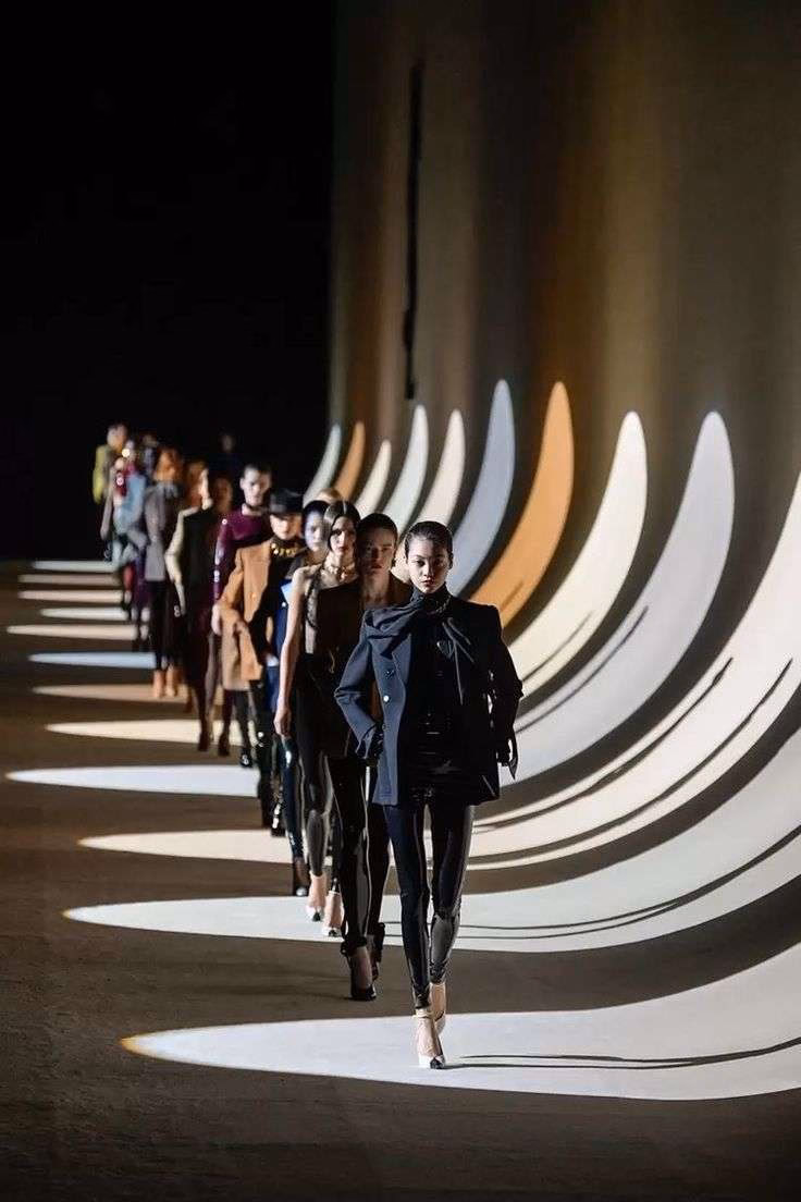 ¿Cómo influye la vestimenta en la psicología?