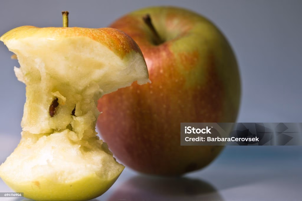 ¿Cuál es una metáfora de una manzana?
